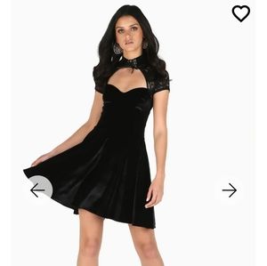 NWT Victorian Lace Velvet Battlemage Dress